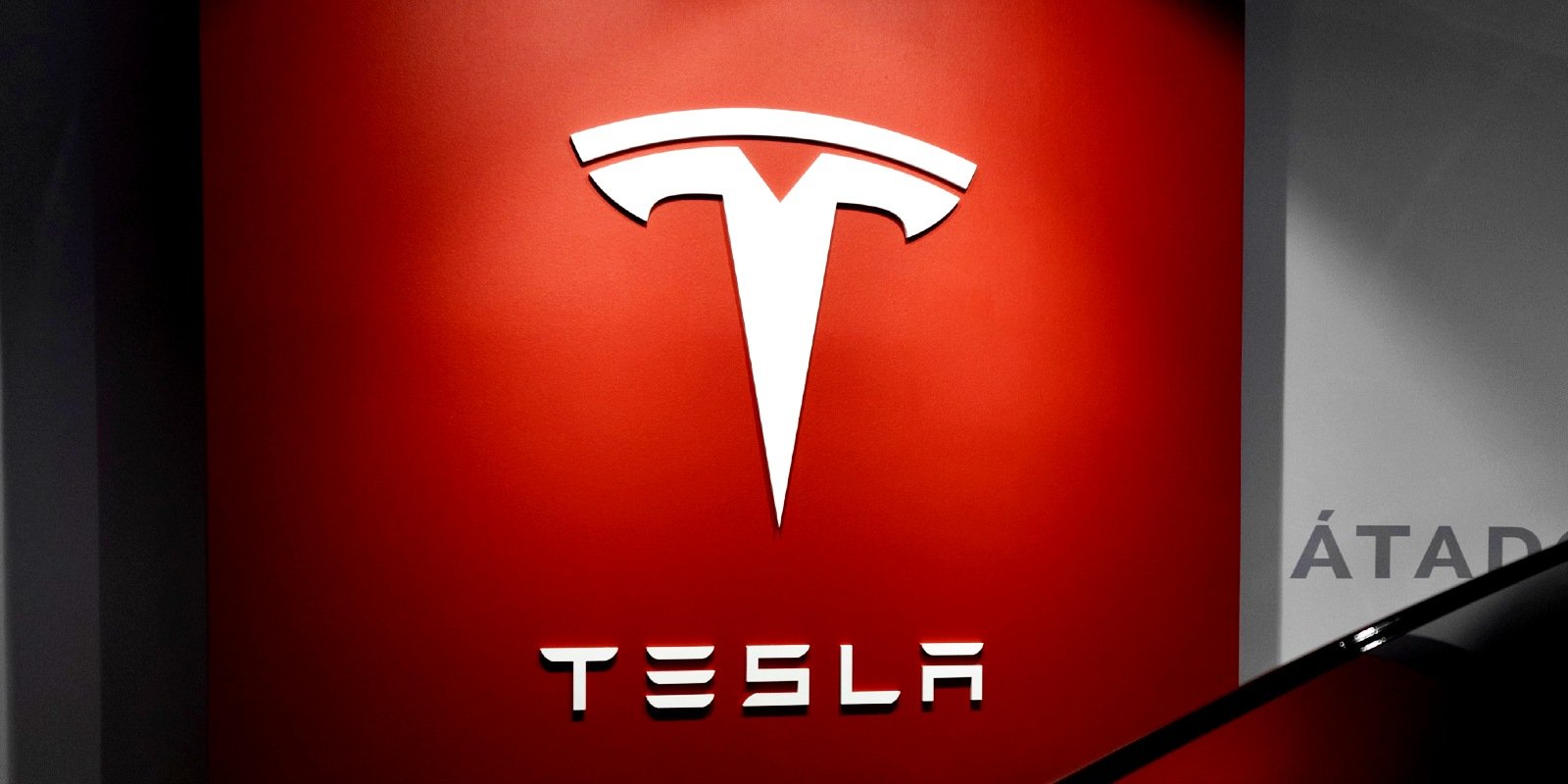 Some Tesla owners unable to unlock cars due to server errors